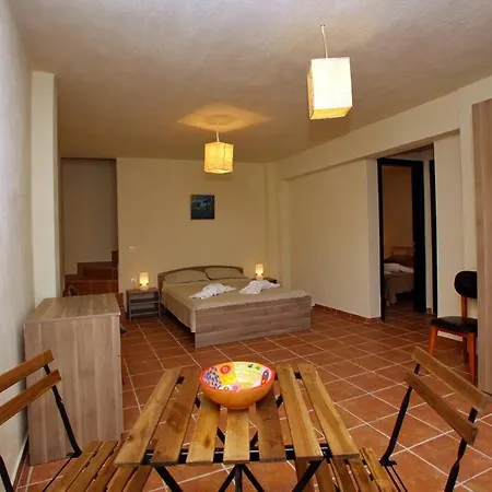 Kitty's House,country,olive Grove,private,quiet,views ,1 Km To ,sleeps 5 Skopelos