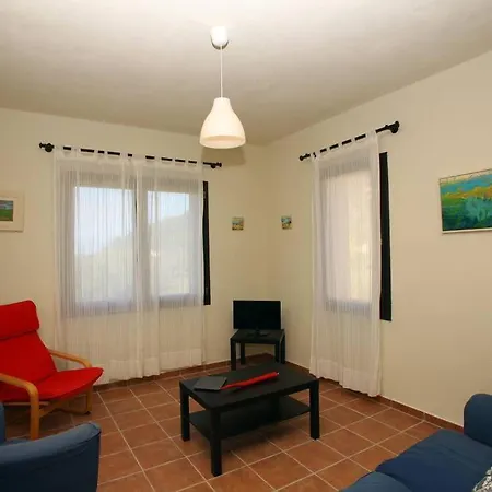 Kitty's House,country,olive Grove,private,quiet,views ,1 Km To ,sleeps 5 *
