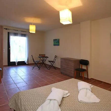 Prázdninový dům Kitty's House,country,olive Grove,private,quiet,views ,1 Km To ,sleeps 5